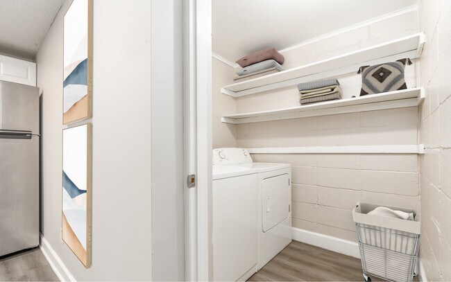 Building Photo - University Gardens