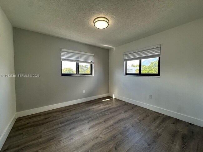 Building Photo - 529 SW 4th St