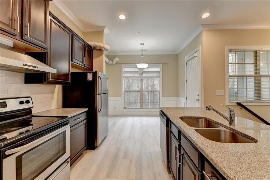 Building Photo - 2405 Tenor Ln