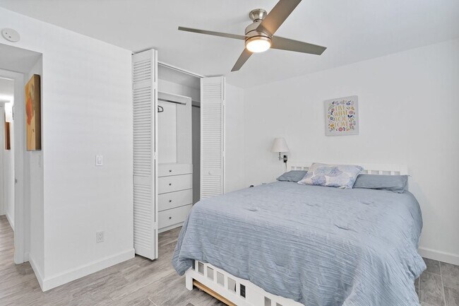 Building Photo - 1441 Ocean Dr