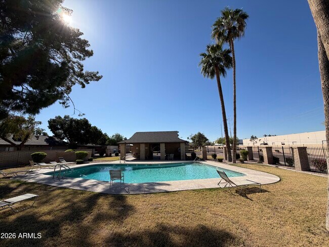 Building Photo - 116 W Loma Vista Dr