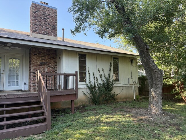 Building Photo - 4006 Hillside Dr