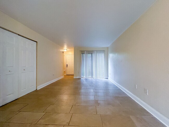 Building Photo - Beautiful 2/1.5 Townhome in Cedar Ridge-717A
