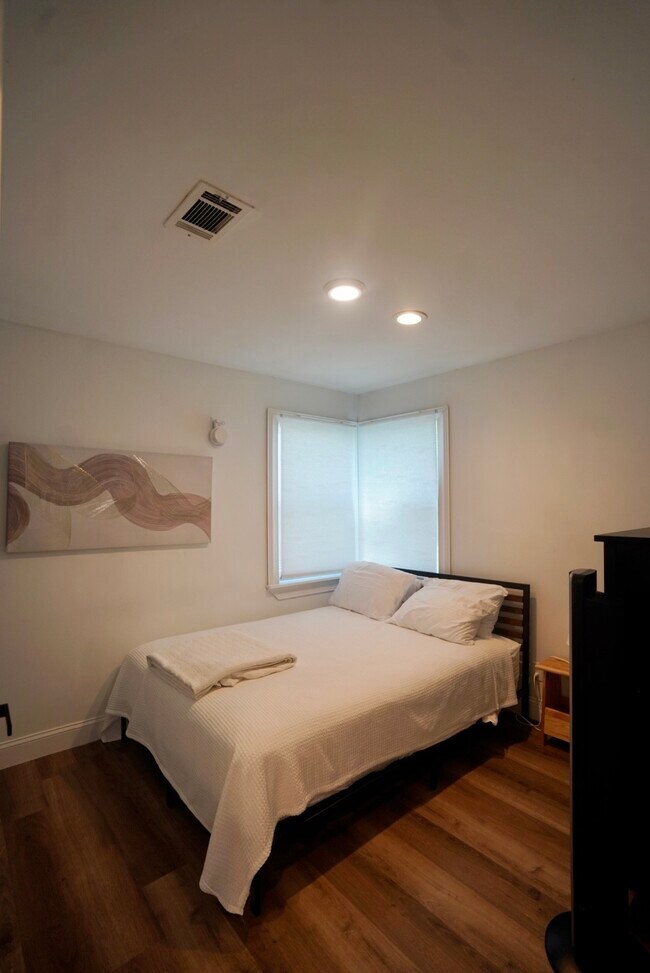 Building Photo - 4027 Surf Dr