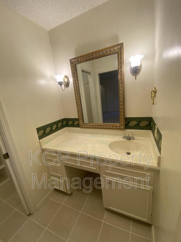 Building Photo - 7601 Oxford Pl