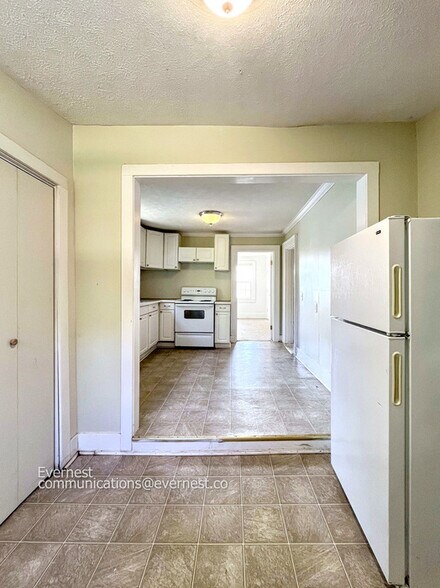 Building Photo - 1304 Joseph Ave