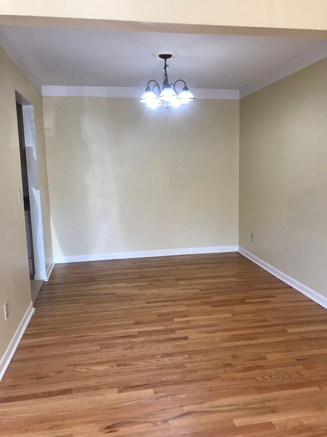 Building Photo - 1221 Island Dr