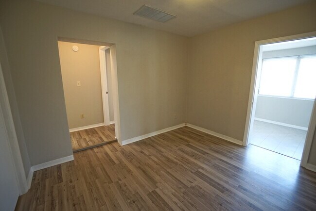 Building Photo - Charming 3/2 home in South Tampa