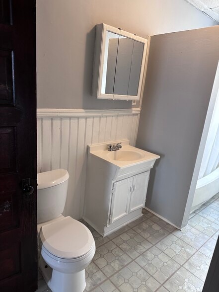 Bathroom - 16 Hillside St