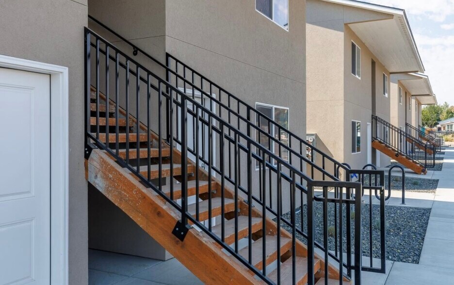 Building Photo - 485 S 38th Ave