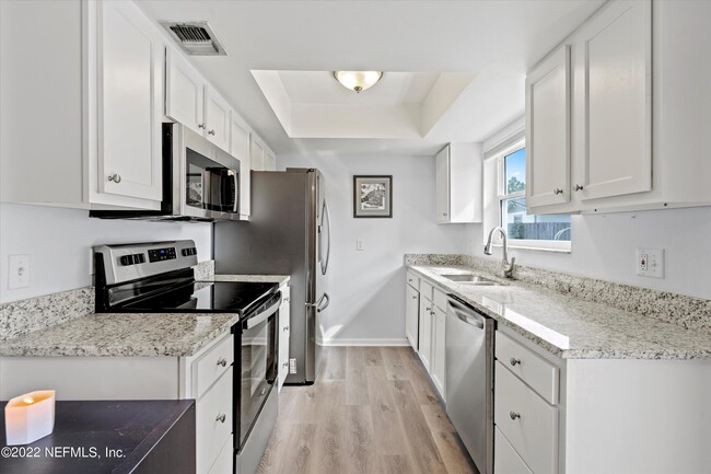 Building Photo - 8440 Frost St N