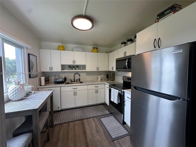 Building Photo - 13550 SW 6th Ct