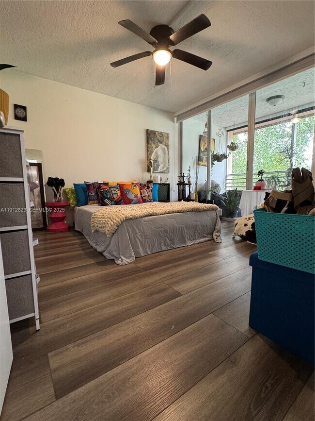 Building Photo - 9495 Evergreen Pl