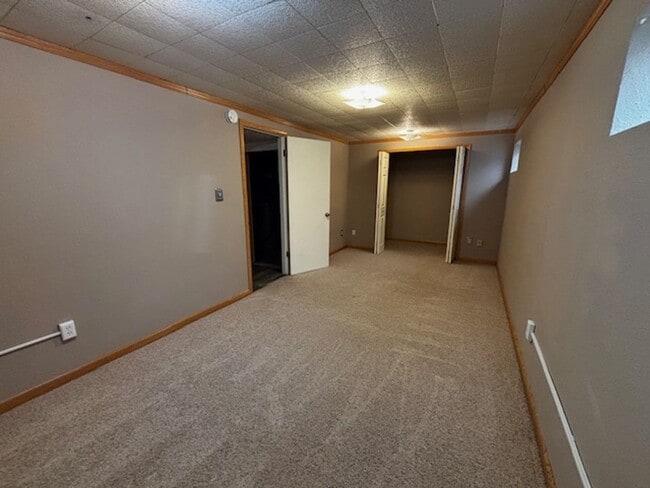 Building Photo - Cute 5 Bedroom 3 Bath Single Family Home