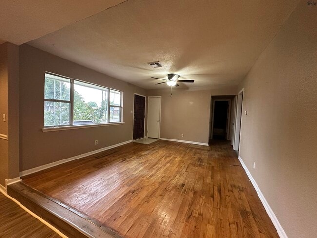 Building Photo - 4408 Cunningham Dr