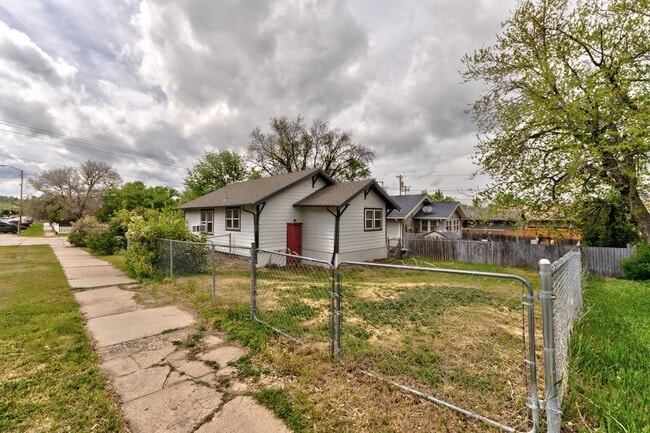 Building Photo - 820 4th St