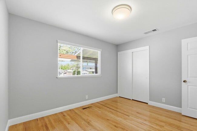 Building Photo - Wow! What a Great Home! Available Now!
