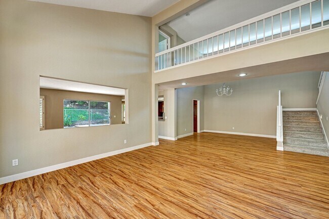 Building Photo - Beautiful Large 4 Bedrooms, 3 Baths in Bernardo Heights