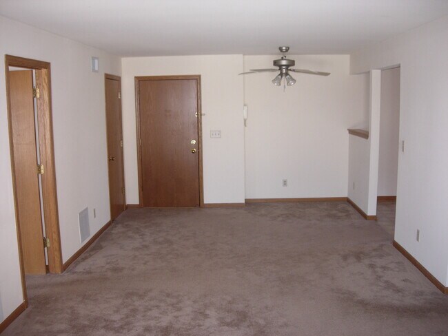 Building Photo - N58W23983 Hastings Ct