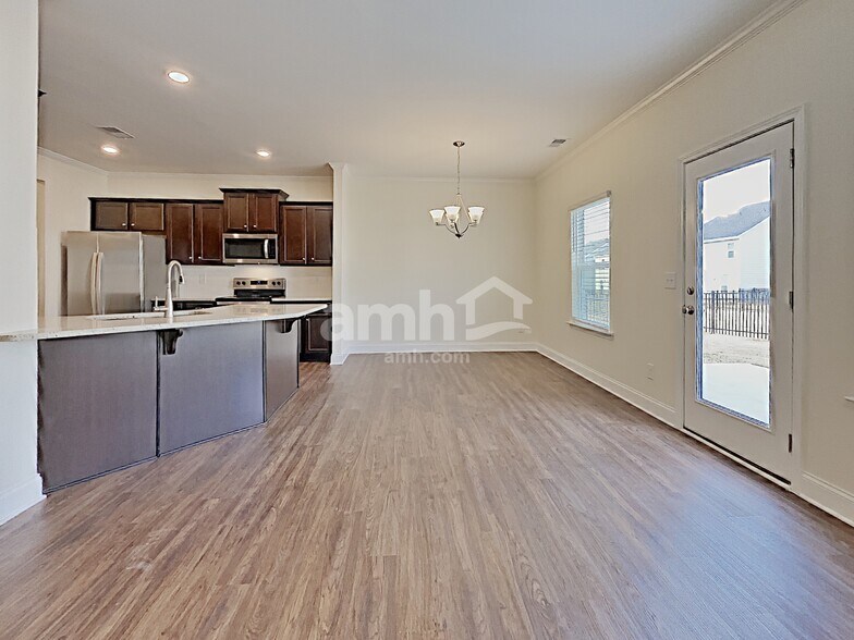 Building Photo - 568 Woodall Rd