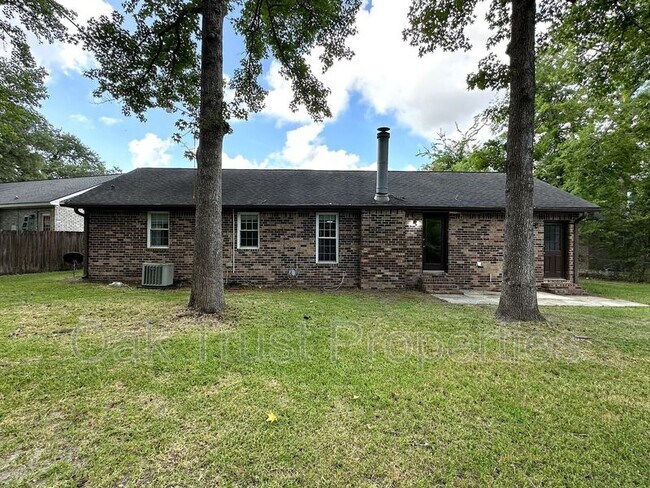 Building Photo - 46 Oak Grove Rd