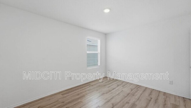 Building Photo - 466 Fairy Duster Dr