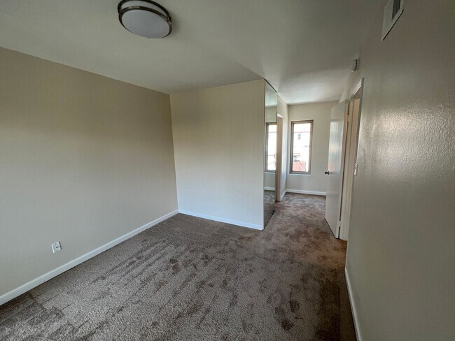 Building Photo - Gorgeous, Updated Todd Ranch Townhome