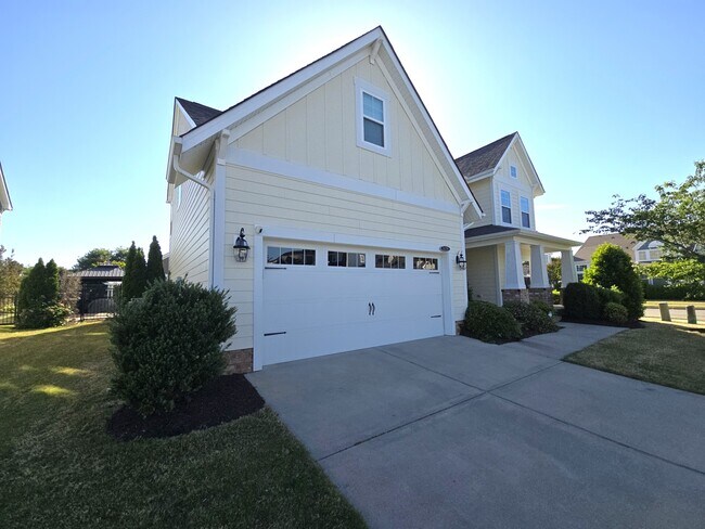 Building Photo - 1129 Flower St