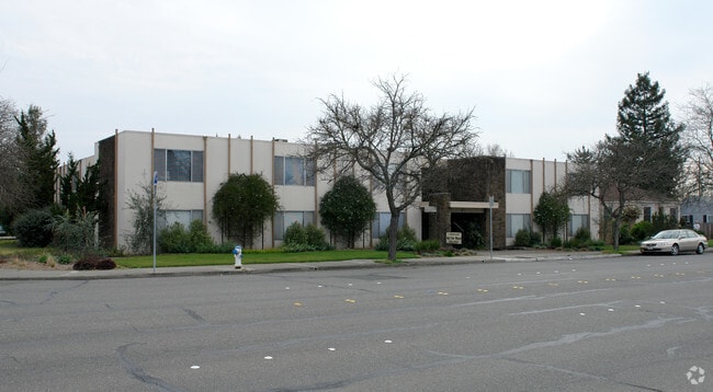Primary Photo - Kimberly Court Apartments