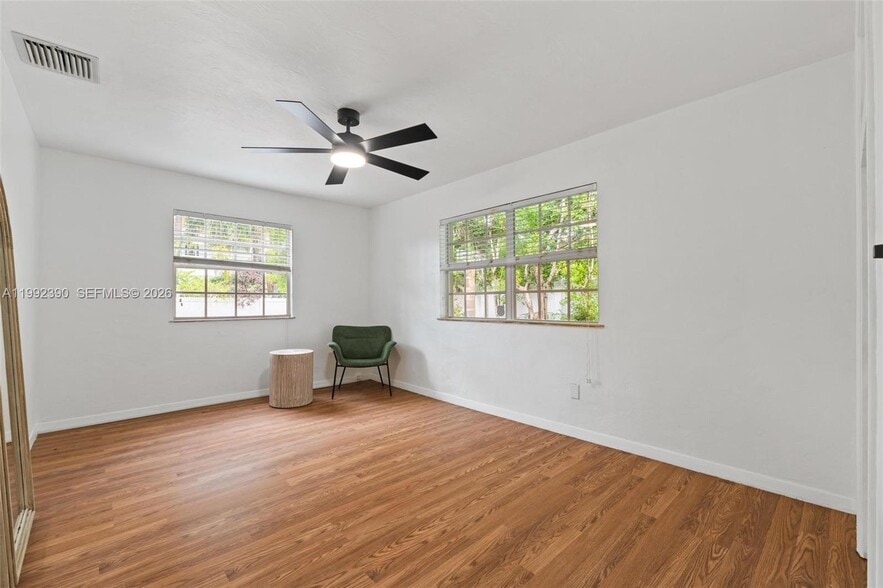 Building Photo - 1443 Hollywood Blvd