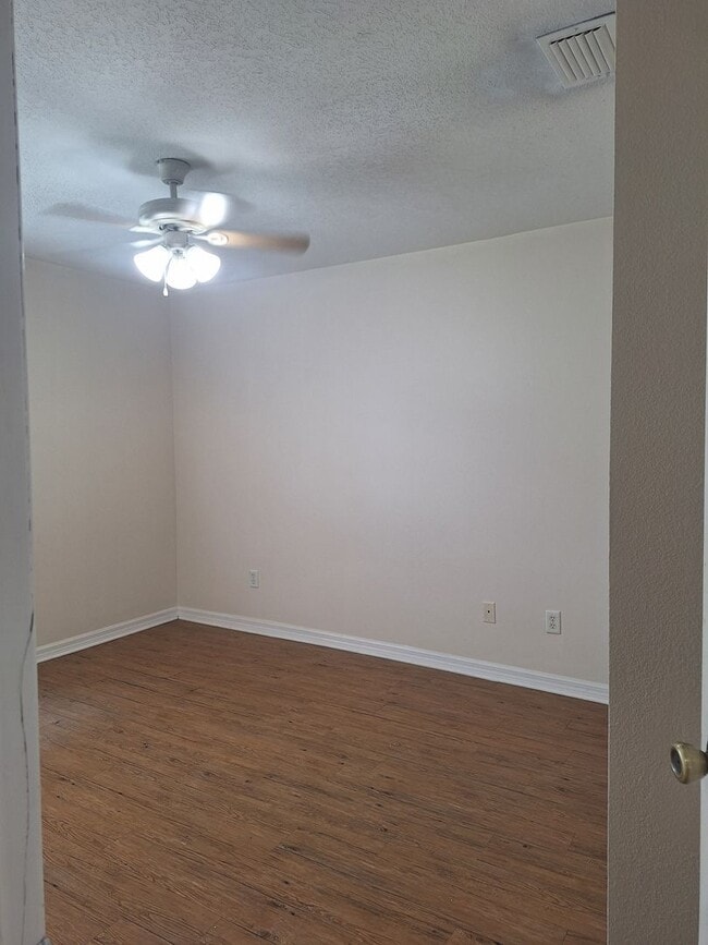 Building Photo - 2BR 2BA plus 1 CAR GARAGE DUPLEX - EDGEWATER