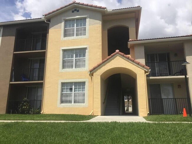 Building Photo - 15095 Michelangelo Blvd