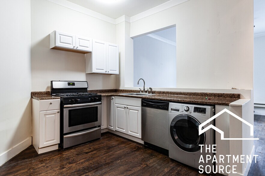 Primary Photo - 2905 N Mildred Ave