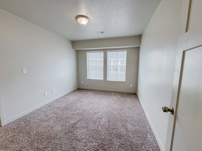 Building Photo - 699 E 355 N