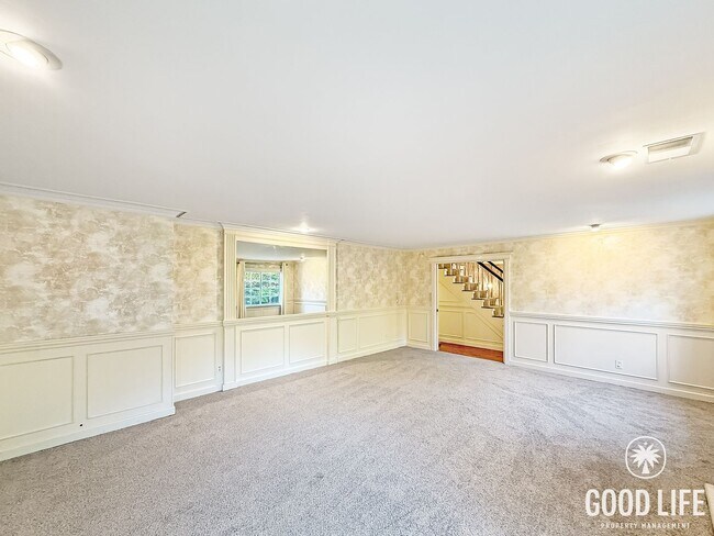 Building Photo - Beautiful 3Bd/2Ba Home On Over an Acre Lot!