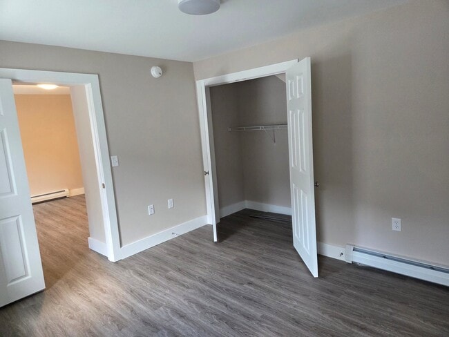 Building Photo - 61 Malletts Bay Ave