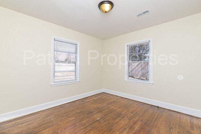 Building Photo - 4622-4624 Arlington Street - Inside CoC - R09216-08-01