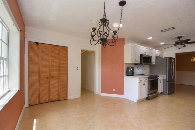 Building Photo - 5385 SW 8th Ct