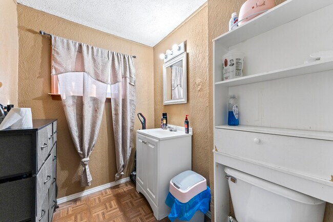 Building Photo - 253 E Grand Ave