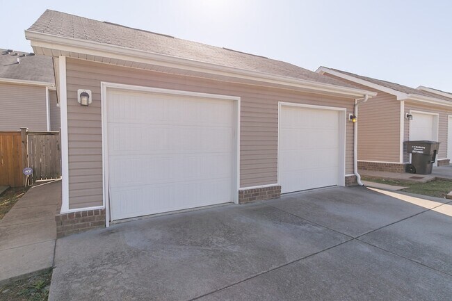 Building Photo - 1249 Riverbrook Dr