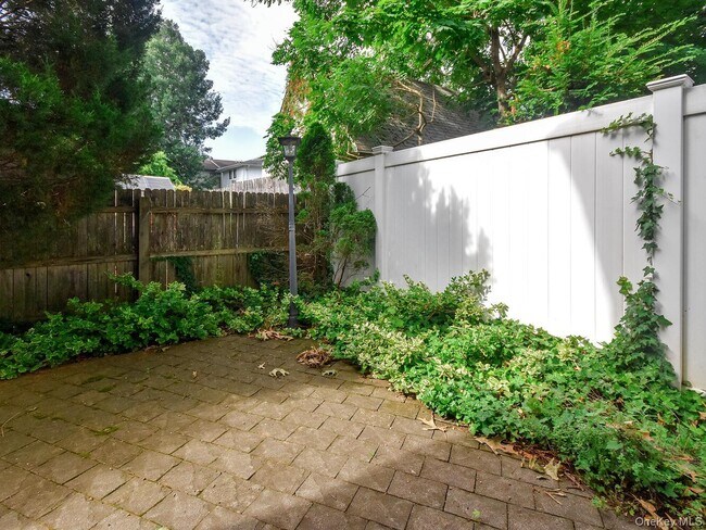 Building Photo - 49 Ashwood Rd