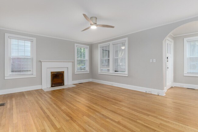 Building Photo - Live in the Heart of Shandon – Stylishly R...