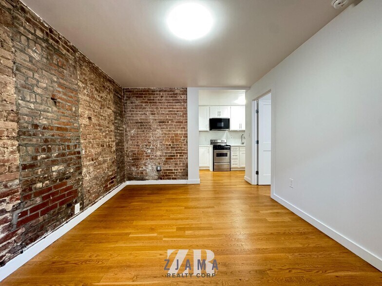 Building Photo - 350 Greene Ave