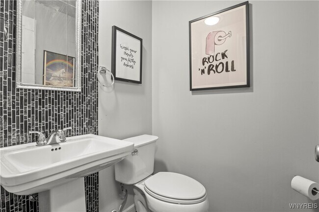Building Photo - 35 Groton Dr