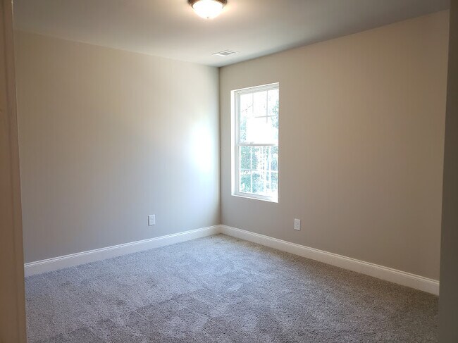 Building Photo - 376 Katie Ln