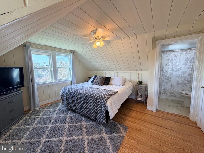 Building Photo - 2916 Meadow Ln