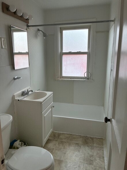 Bathroom - 422 E Bruce Ave