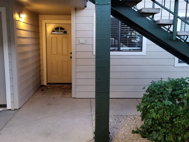 Building Photo - 2 Bed/2Bath Condo In University Heights! A...