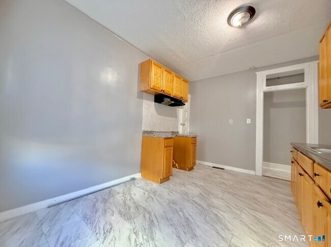 Building Photo - 119 Sherwood Ave