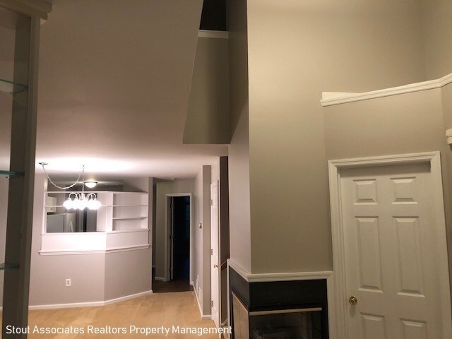Building Photo - 151 Hickory Ln